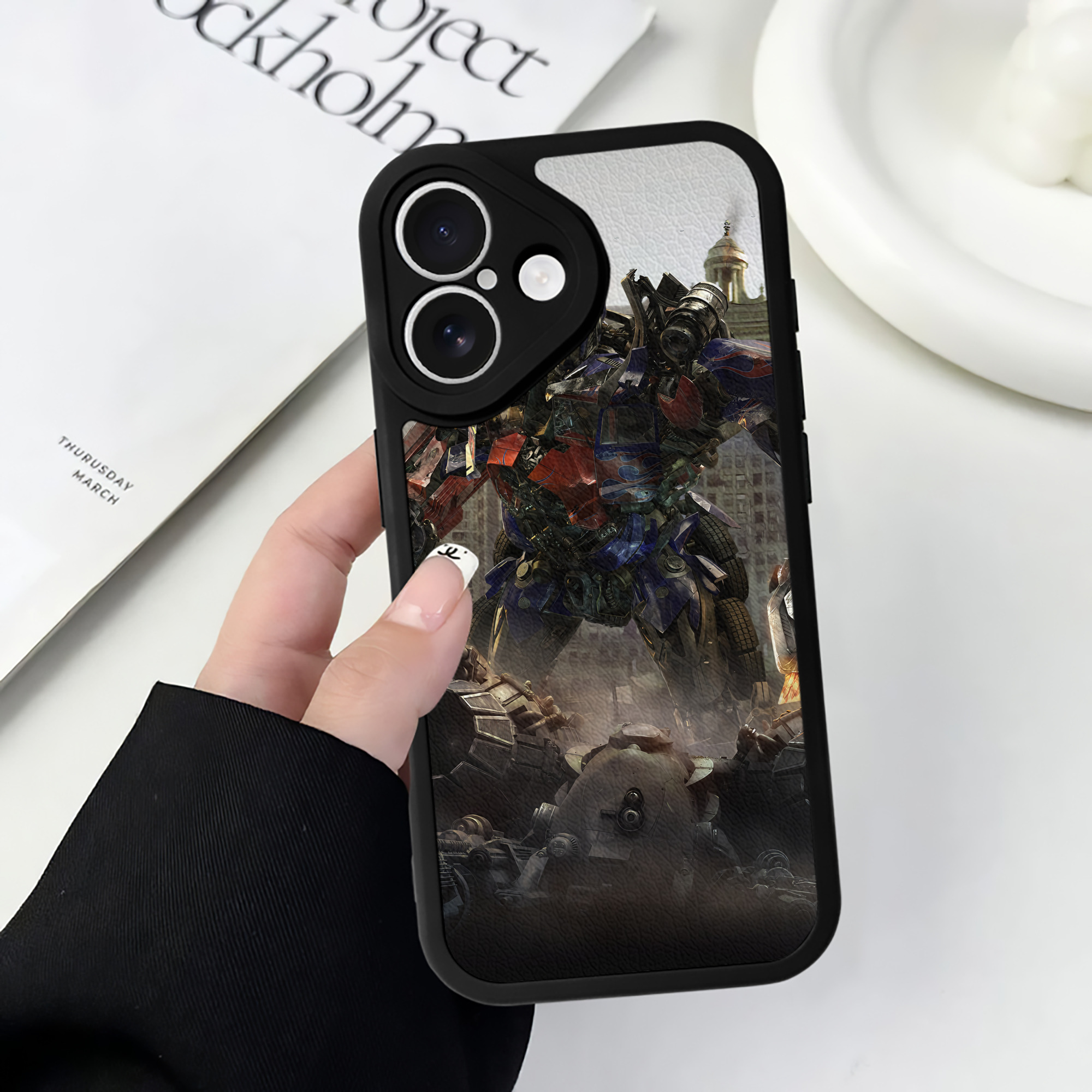 （画像用） Transformers トランスフォーマー 【iPhone 16シリーズ対応】シリコンスマホケース（レザー調） 材質：シリコン